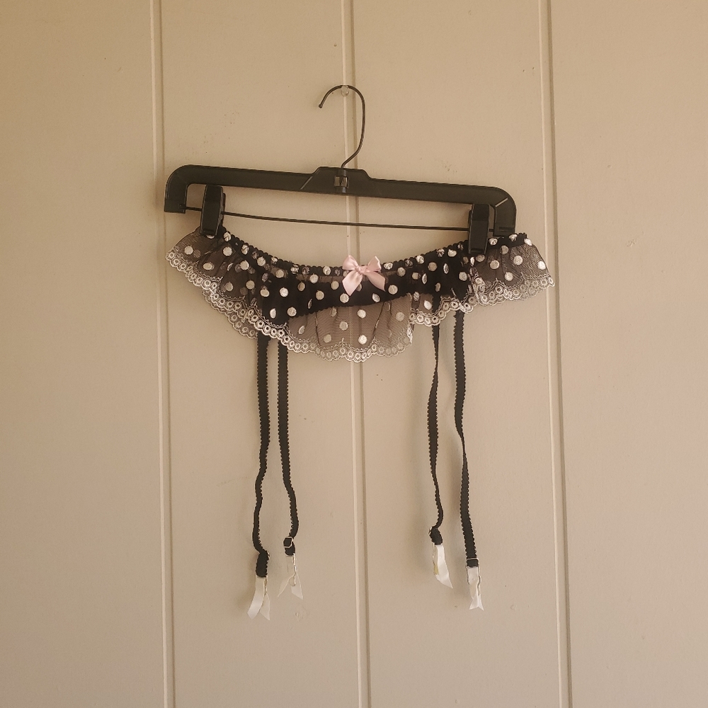 Victoria’s Secret Garter Belt Lingerie Size M/L Black Lace Very Sexy Romatic